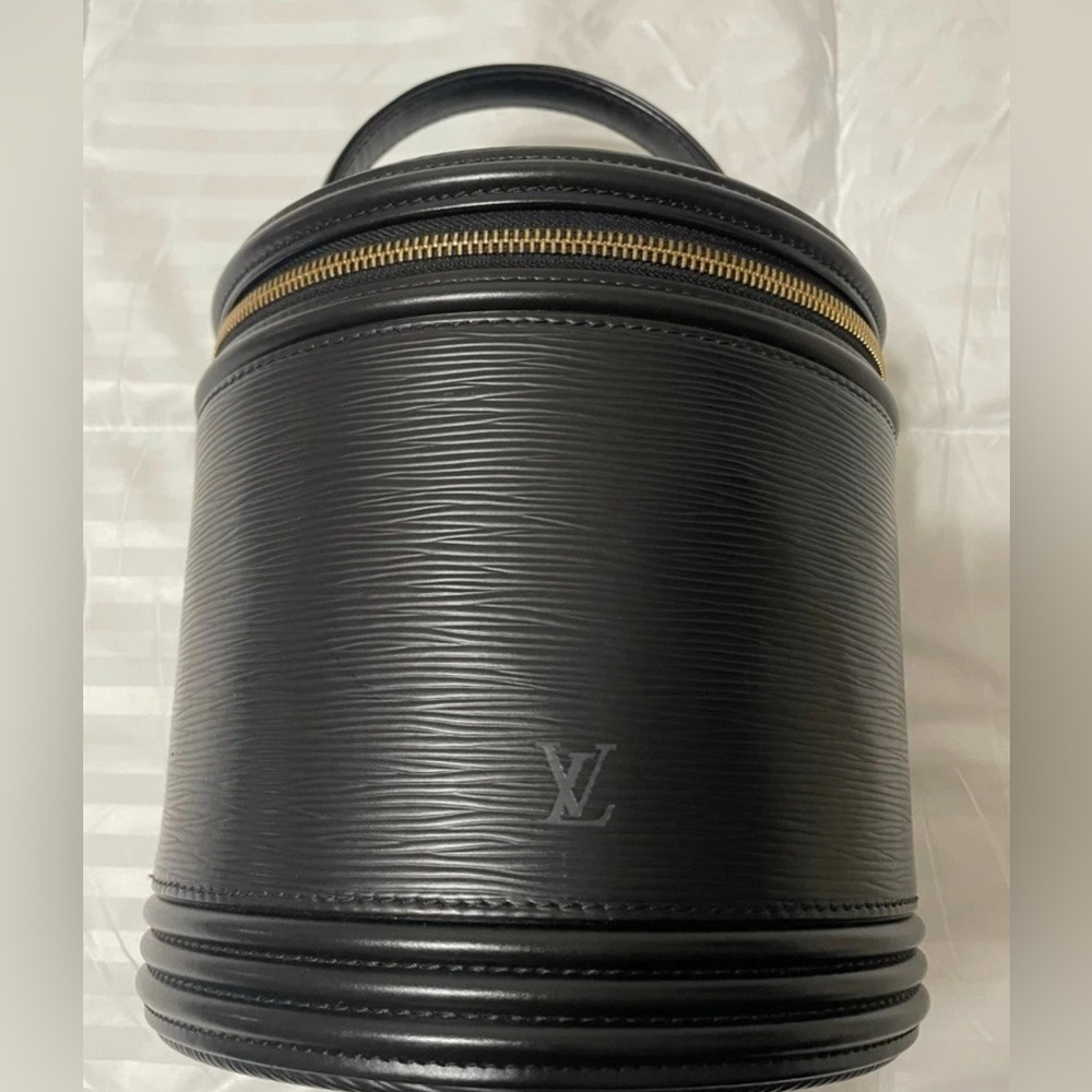 100% Authentic Louis Vuitton Black M48032 Bag Cannes Epi Leather Vanity
